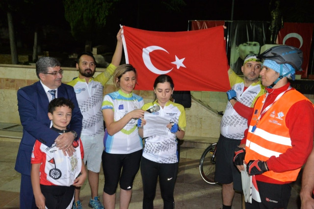 Şanlı Türk Bayrağı Bisikletliler Tarafından Bilecik’e Getirildi