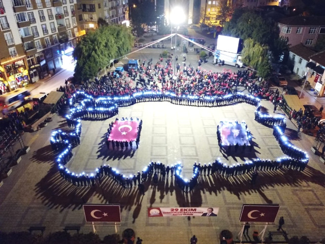 Lise Öğrencileri Bedenleriyle Türkiye Haritası Yaptı
