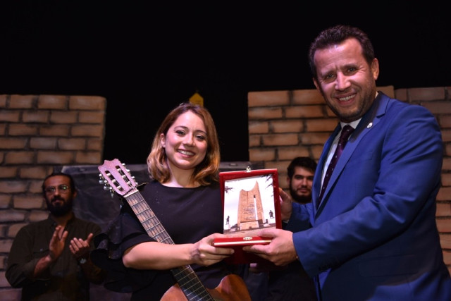 Otogargara’ Oyunu İlgiyle İzlendi