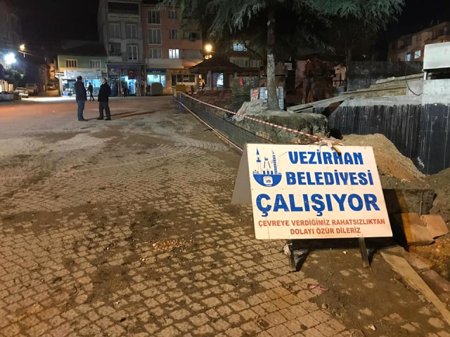 Vezirhan Belediyesi Çalışmalarına Gece de Devam Ediyor