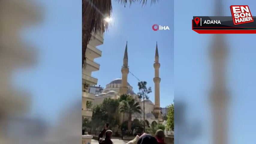 Adana’da hasarlı minareler yıkılıyor
