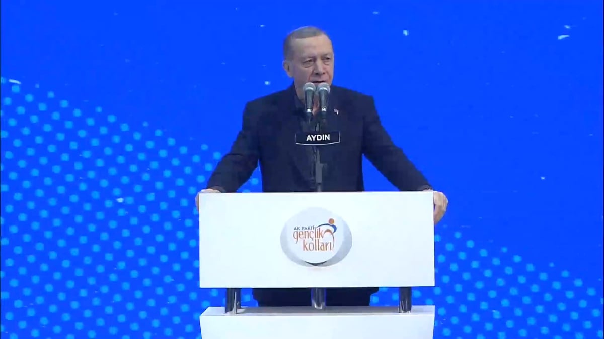 Cumhurbaşkanı Erdoğan, İbrahim Tatlıses’in ‘Haydi Söyle’ şarkısına eşlik etti