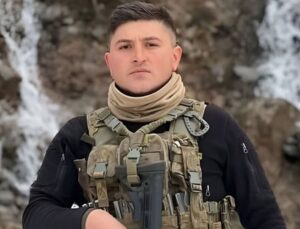 Teröristlerin hain akınında şehit olan Piyade Kontratlı Er Yasin Karaca’nın silah arkadaşlarıyla çektiği manzaralar ortaya çıktı