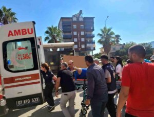 Antalya’da Kaldırımda Düşen Vatandaş Hastanelik Oldu