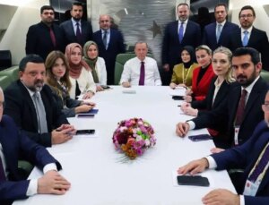 Cumhurbaşkanı Erdoğan’ın uçağında “adaylık” sorusunun yasaklandığı argüman edildi