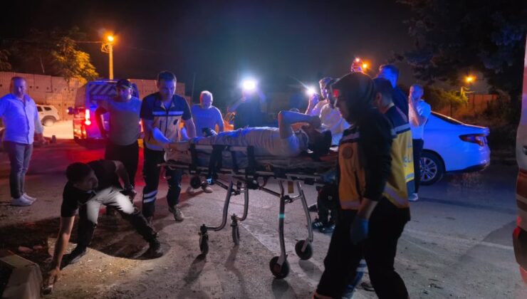 Bursa’da trafik levhasına çarpan motosikletin şoförü ağır yaralandı