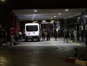 İzmir’de motosiklet bariyerlere çarptı: 1 meyyit, 1 ağır yaralı